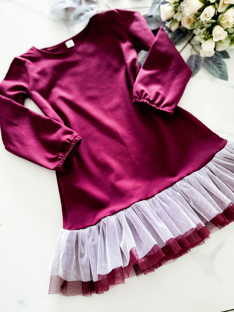 Kleita ar tilla dubulto volānu "Latviete"